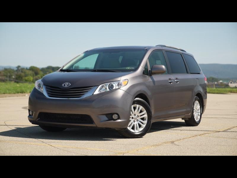Toyota Sienna Limited 7-Pass V6 2011