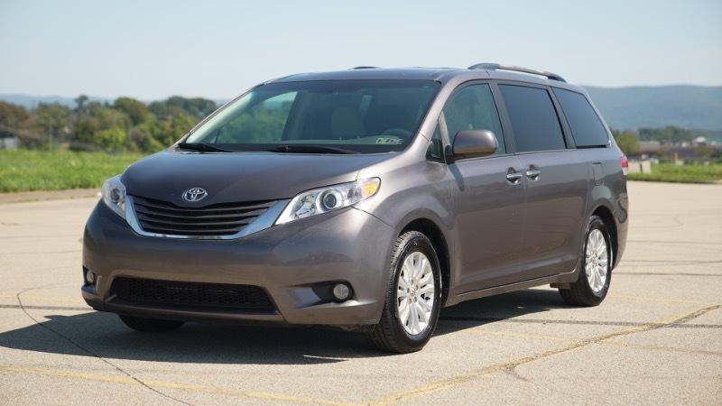 Toyota Sienna Limited 7-Pass V6 2011