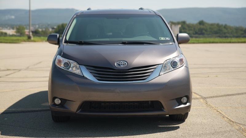 Toyota Sienna Limited 7-Pass V6 2011