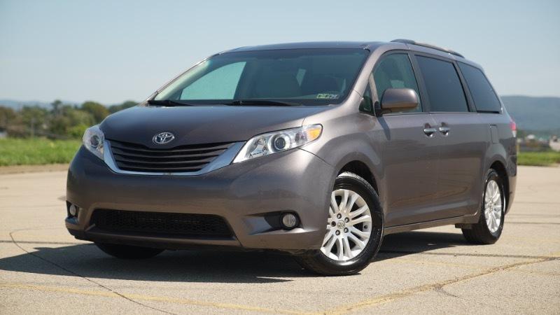 Toyota Sienna Limited 7-Pass V6 2011
