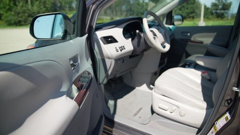 Toyota Sienna Limited 7-Pass V6 2011