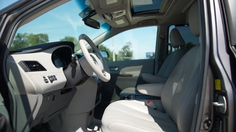 Toyota Sienna Limited 7-Pass V6 2011