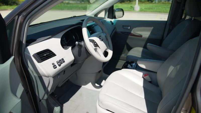 Toyota Sienna Limited 7-Pass V6 2011