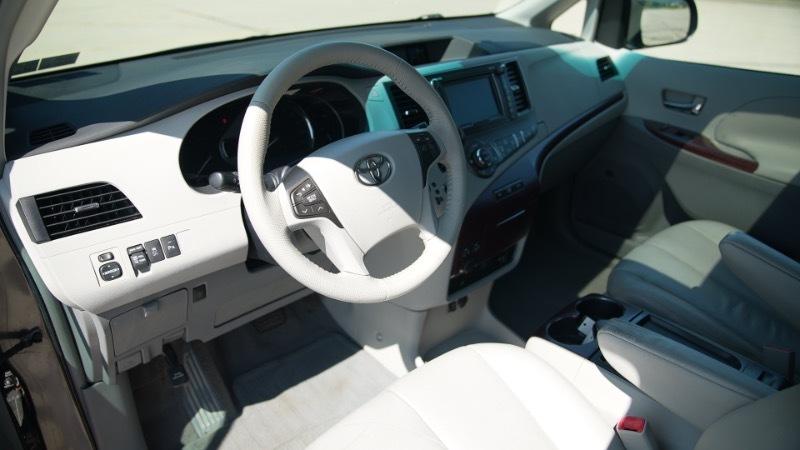 Toyota Sienna Limited 7-Pass V6 2011