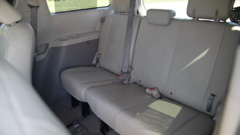 Toyota Sienna Limited 7-Pass V6 2011