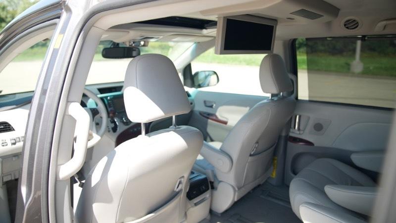 Toyota Sienna Limited 7-Pass V6 2011