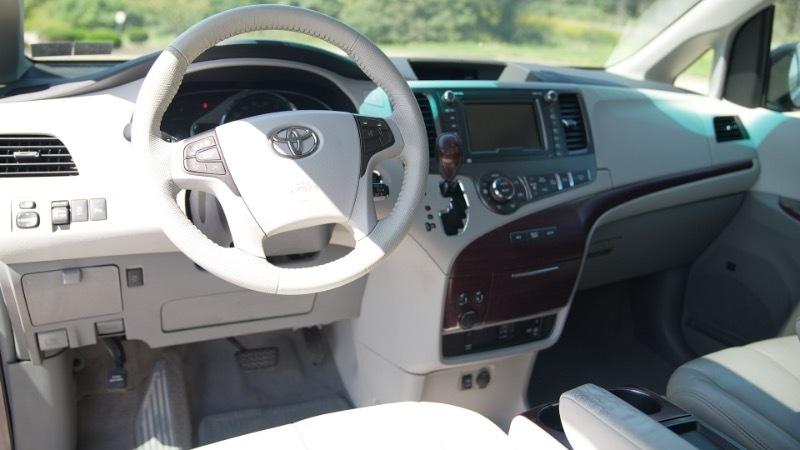 Toyota Sienna Limited 7-Pass V6 2011