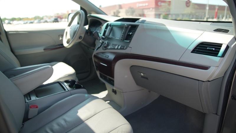 Toyota Sienna Limited 7-Pass V6 2011