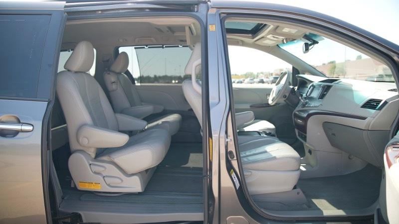 Toyota Sienna Limited 7-Pass V6 2011