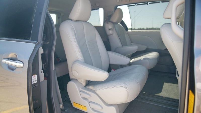 Toyota Sienna Limited 7-Pass V6 2011