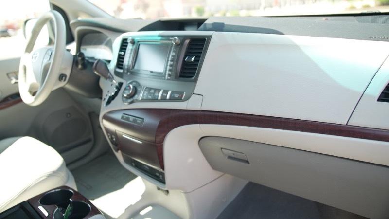 Toyota Sienna Limited 7-Pass V6 2011