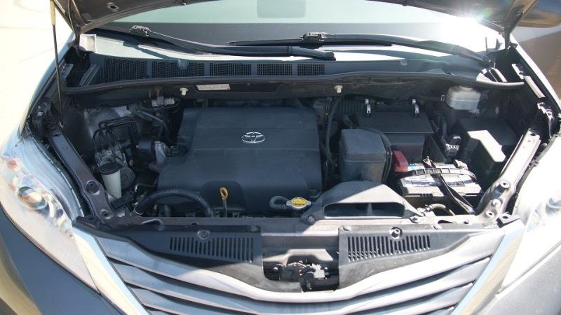 Toyota Sienna Limited 7-Pass V6 2011