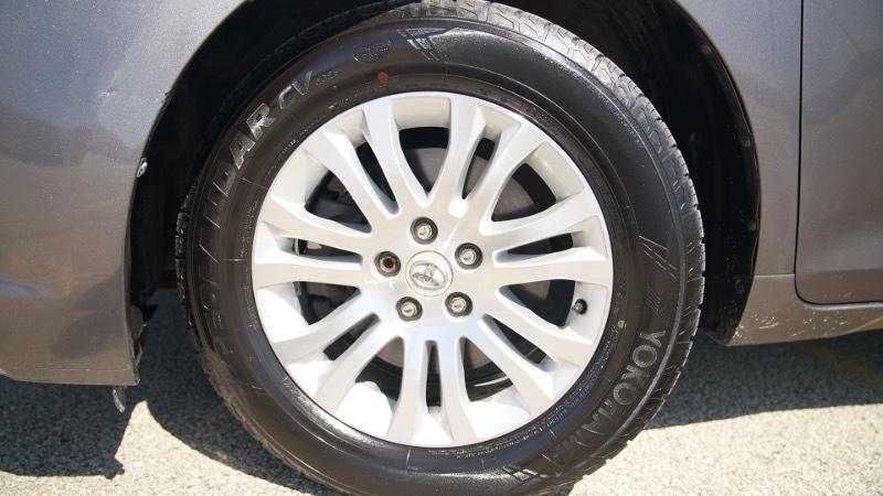 Toyota Sienna Limited 7-Pass V6 2011