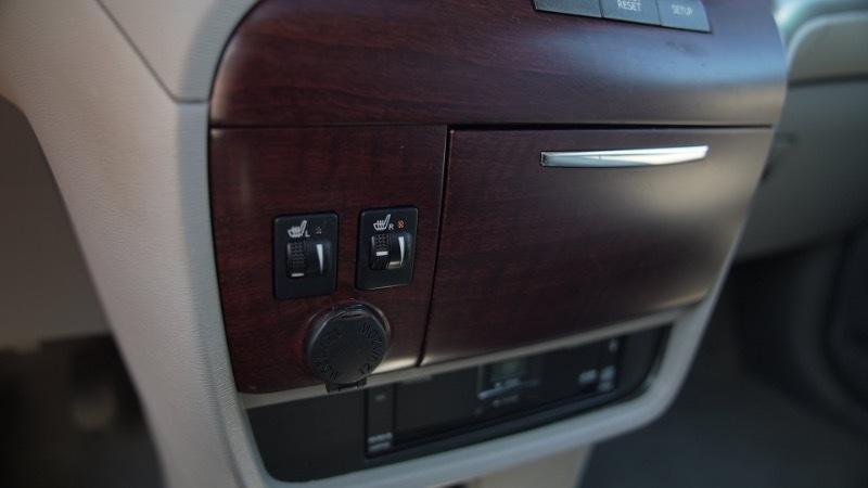 Toyota Sienna Limited 7-Pass V6 2011