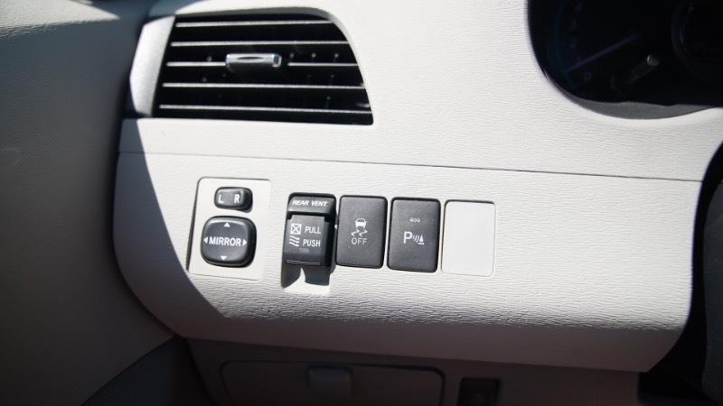 Toyota Sienna Limited 7-Pass V6 2011