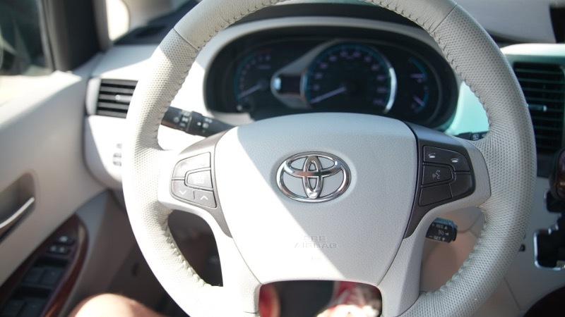 Toyota Sienna Limited 7-Pass V6 2011
