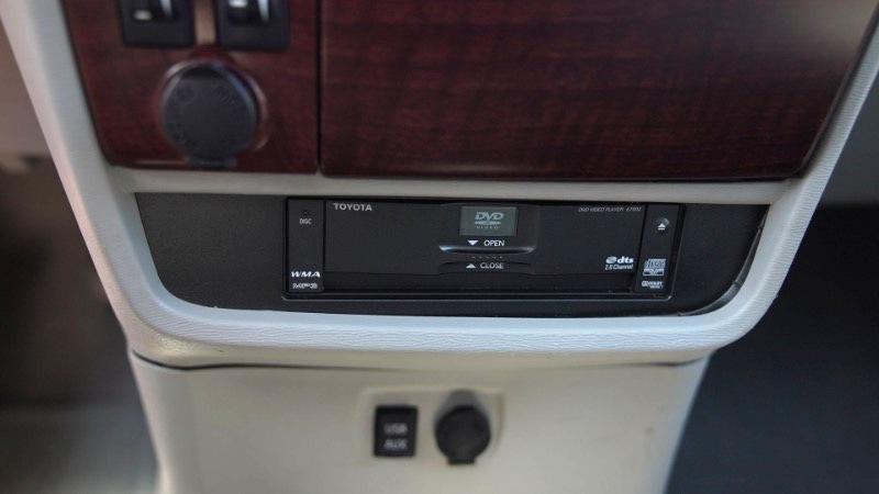 Toyota Sienna Limited 7-Pass V6 2011