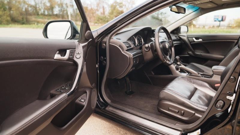 Acura TSX 5-Speed AT with Tech Package 2011