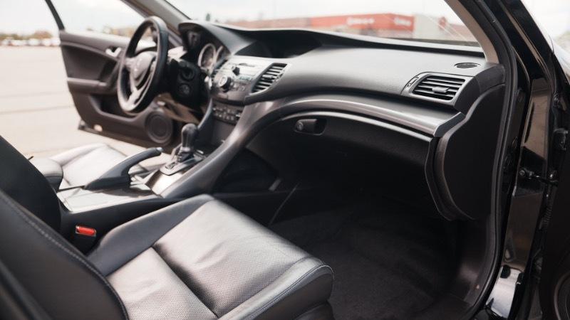 Acura TSX 5-Speed AT with Tech Package 2011