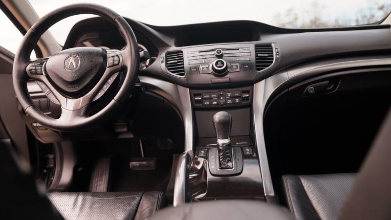 Acura TSX 5-Speed AT with Tech Package 2011