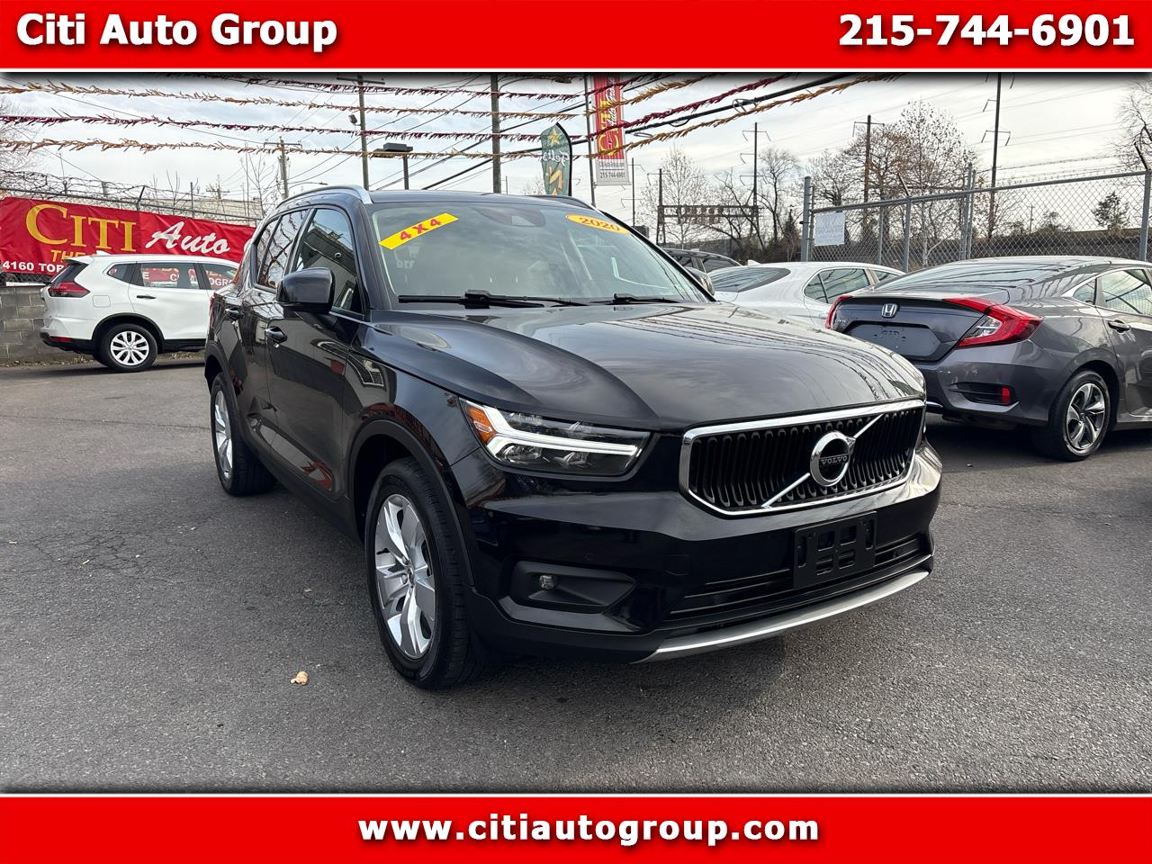 2022 Volvo XC40 Momentum's photo