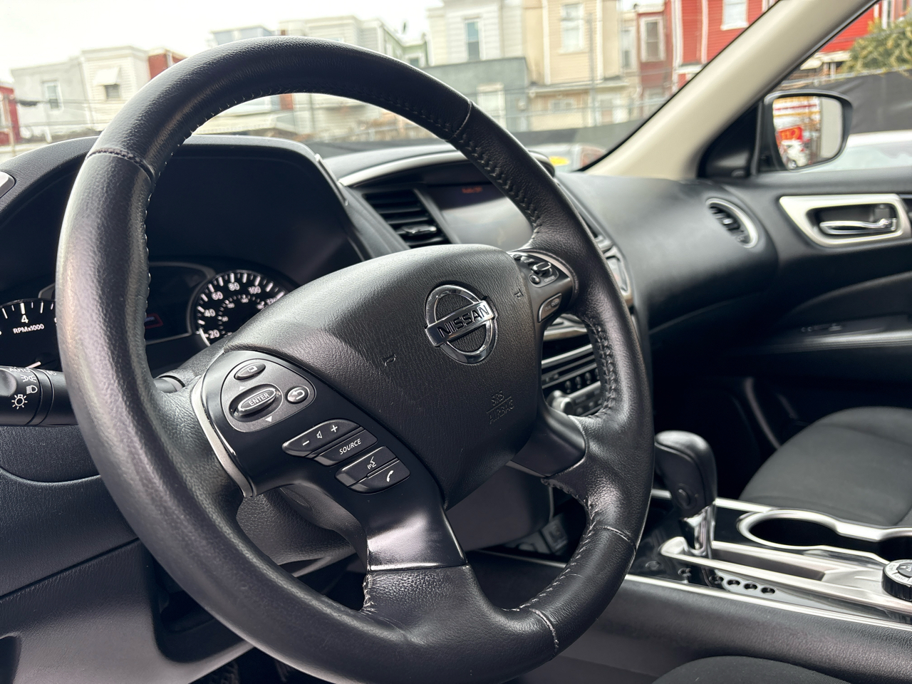 Nissan Pathfinder SV 4WD 2020