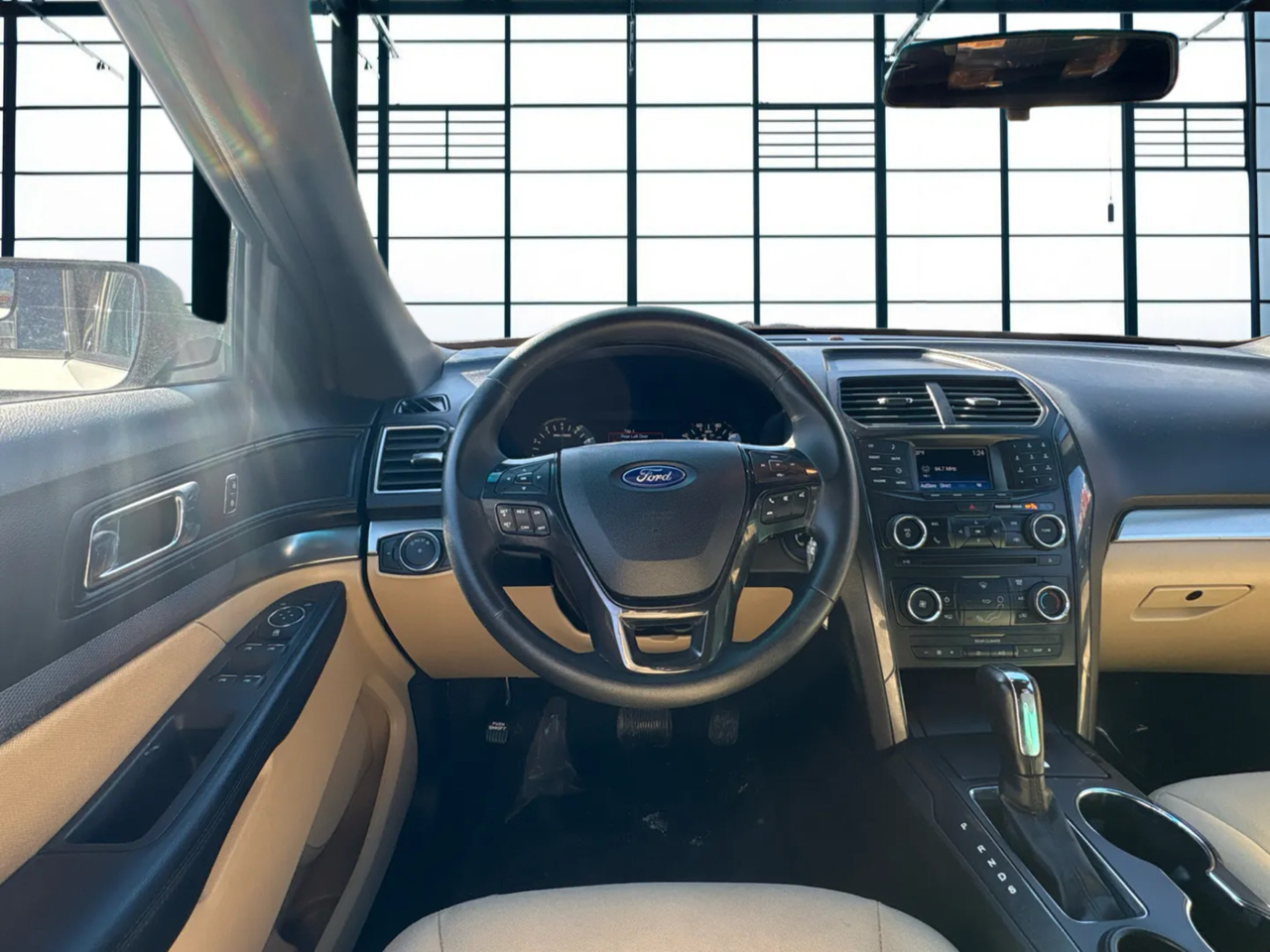 Ford Explorer Base FWD 2017