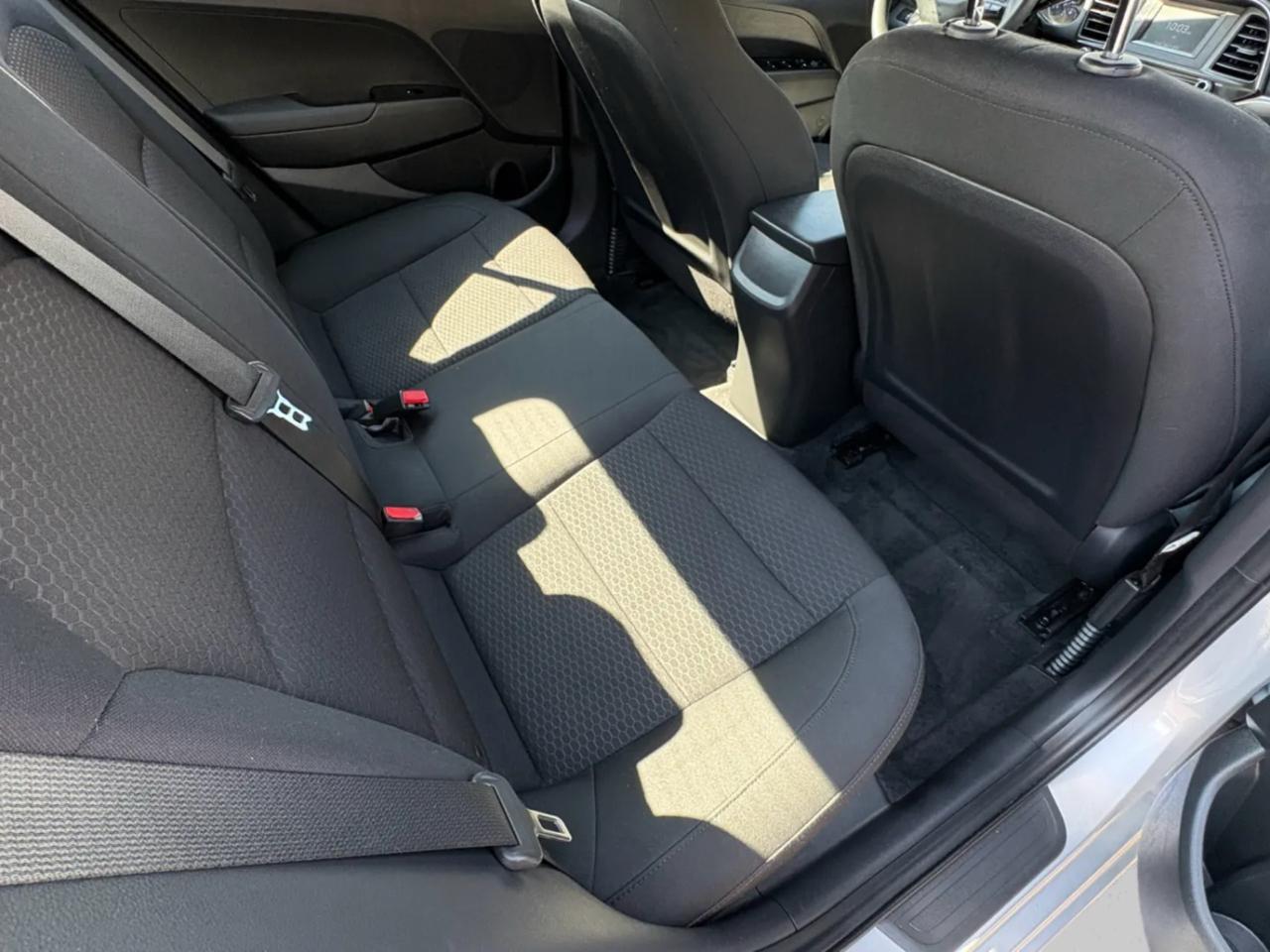 Hyundai Elantra SE 6M 2020