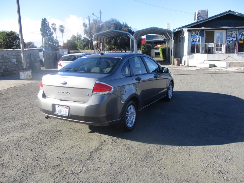 Ford Focus SE Sedan 2010