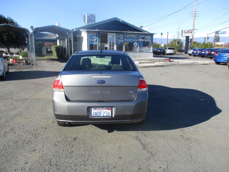 Ford Focus SE Sedan 2010