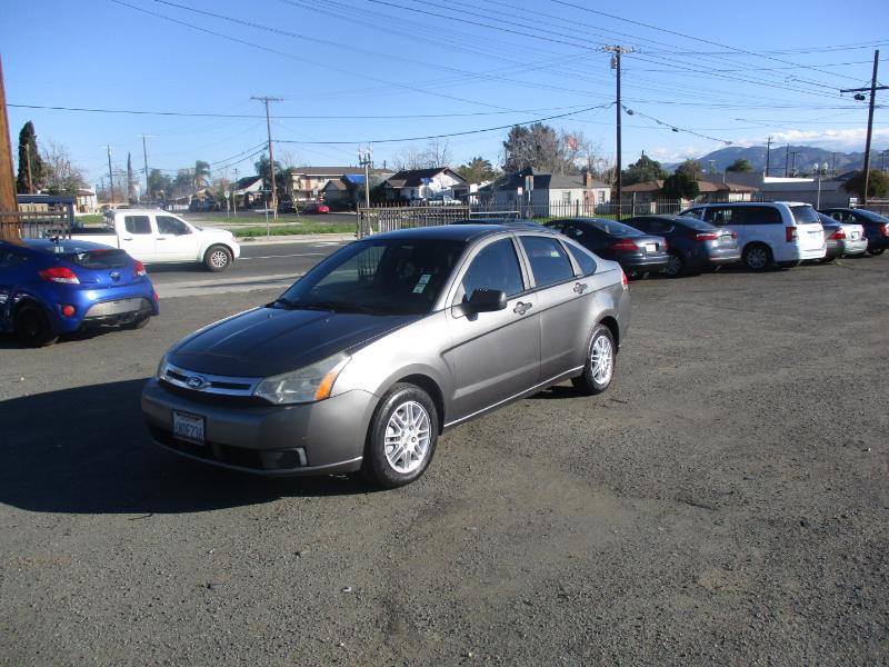 Ford Focus SE Sedan 2010