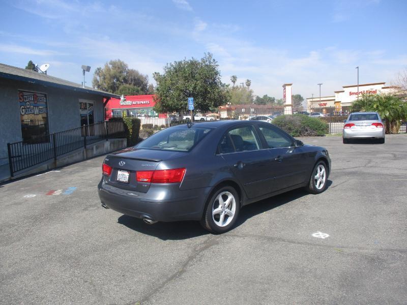 Hyundai Sonata SE V6 2010