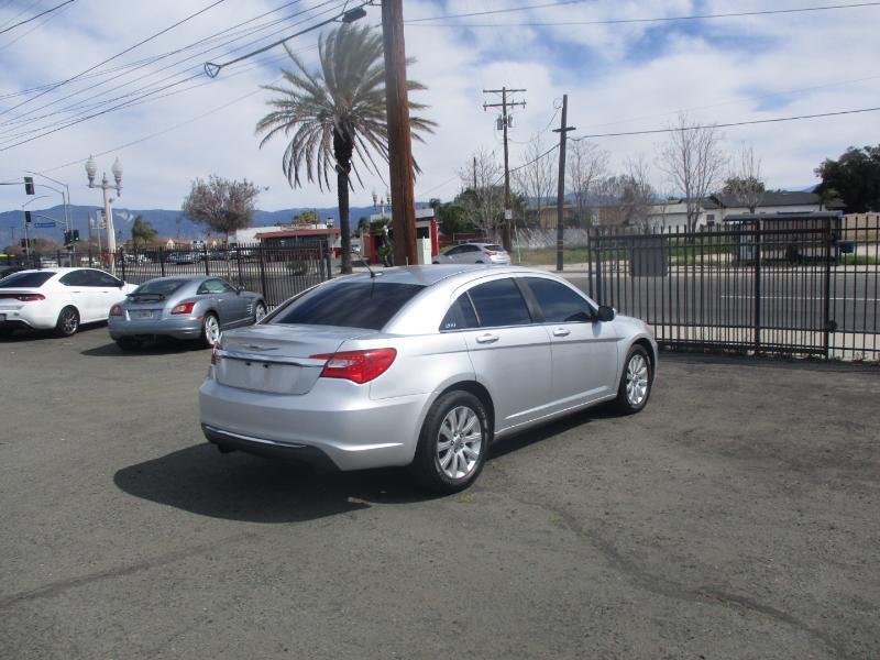 Chrysler 200 Touring 2011