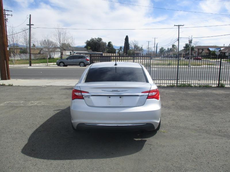 Chrysler 200 Touring 2011