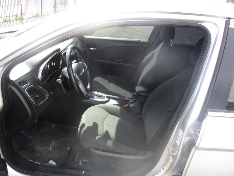 Chrysler 200 Touring 2011