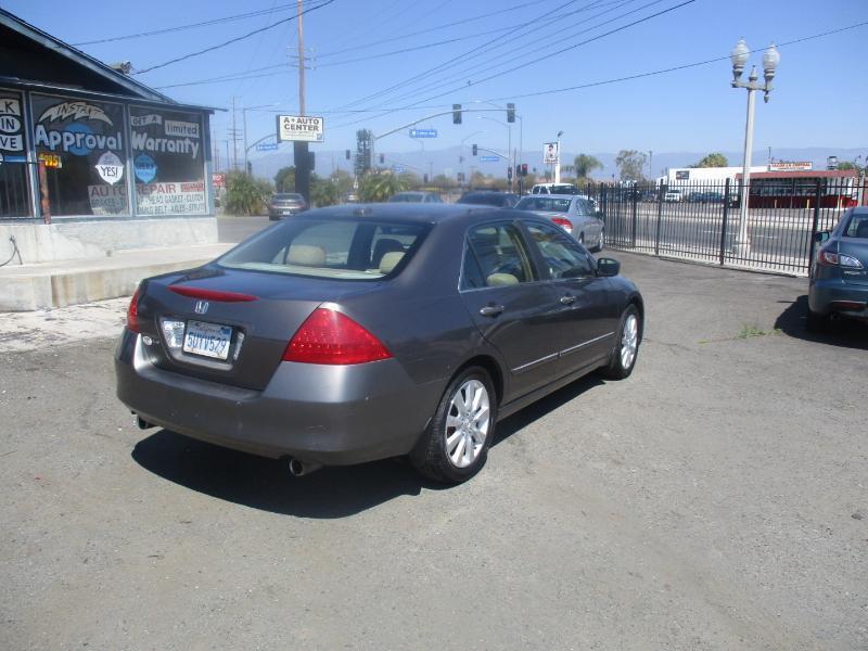 Honda Accord EX V-6 Sedan AT w/ Nav System/ XM Radio 2006
