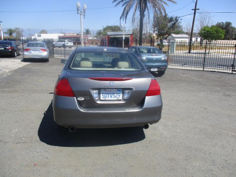 Honda Accord EX V-6 Sedan AT w/ Nav System/ XM Radio 2006