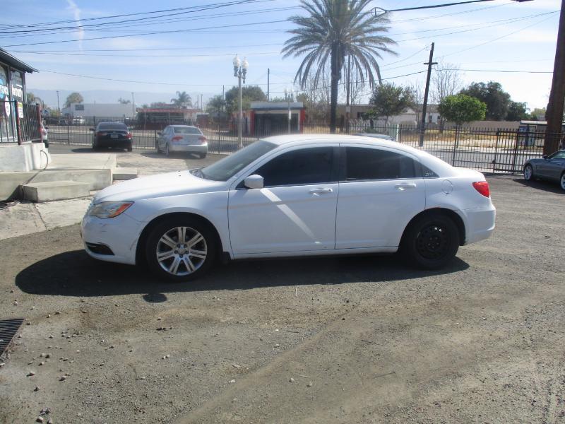Chrysler 200 LX 2013