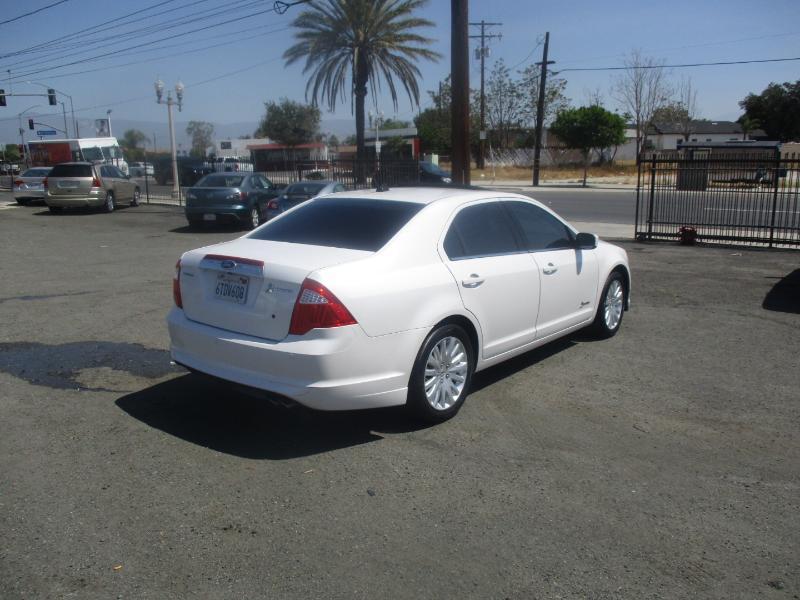 Ford Fusion Hybrid Sedan 2011