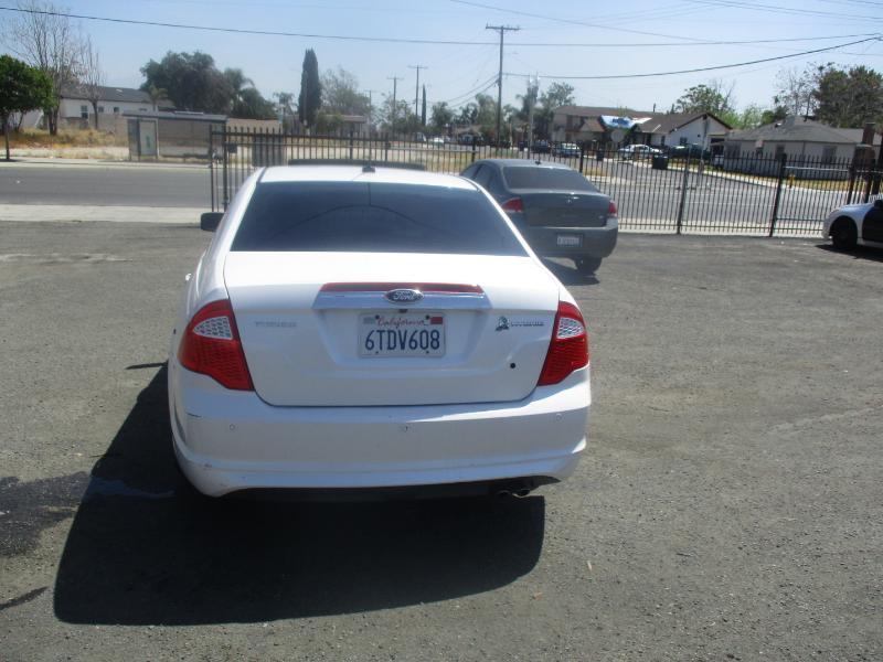 Ford Fusion Hybrid Sedan 2011