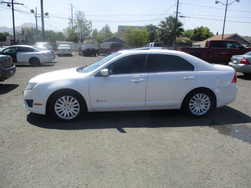 Ford Fusion Hybrid Sedan 2011