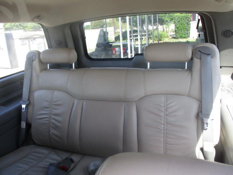 Chevrolet Suburban 1500 2WD 2002