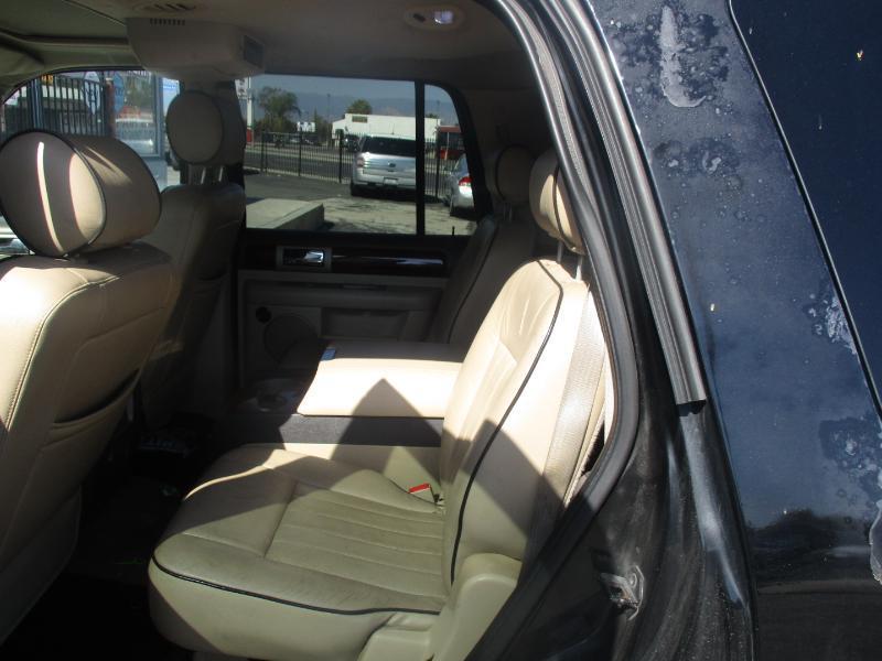 Lincoln Navigator Luxury 2WD 2004