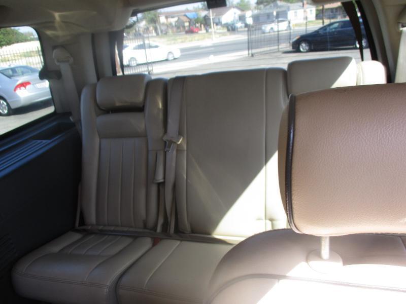 Lincoln Navigator Luxury 2WD 2004