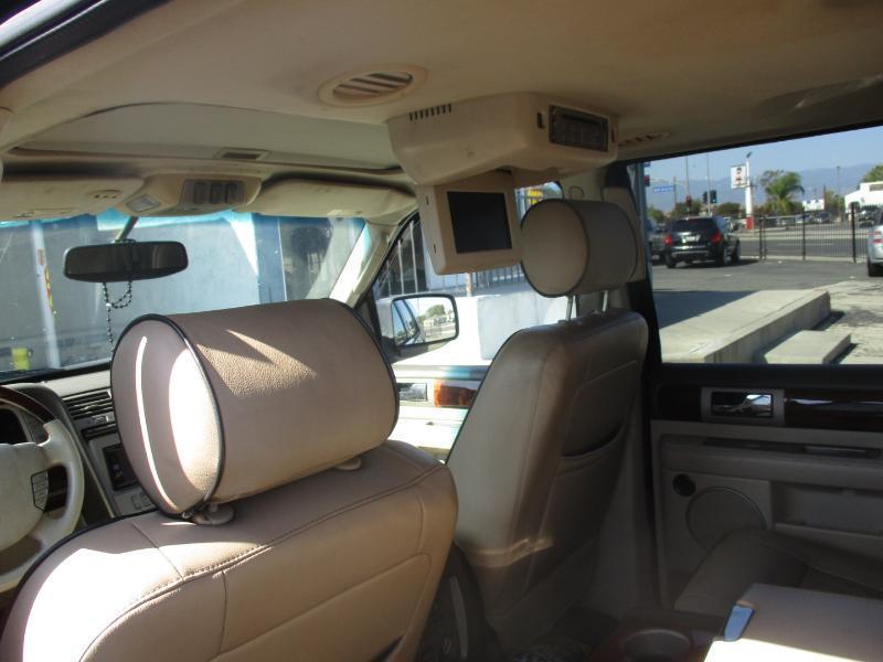 Lincoln Navigator Luxury 2WD 2004