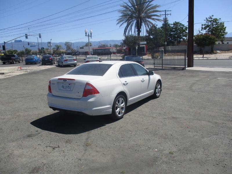Ford Fusion SE 2012