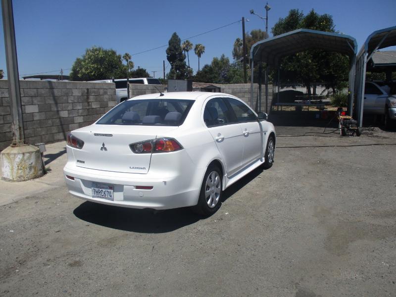 Mitsubishi Lancer ES CVT 2015