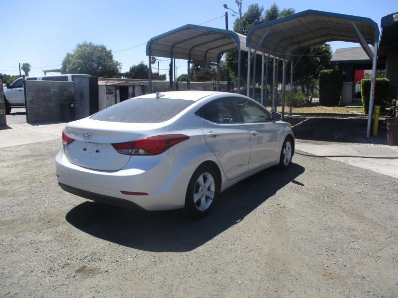 Hyundai Elantra SE 6AT 2016