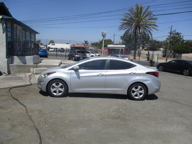 Hyundai Elantra SE 6AT 2016