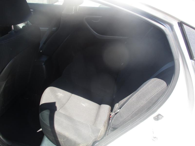 Hyundai Elantra SE 6AT 2016